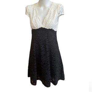 Betsey Johnson Black White Lace Cap Sleeve V-Neck Dress‎ 10